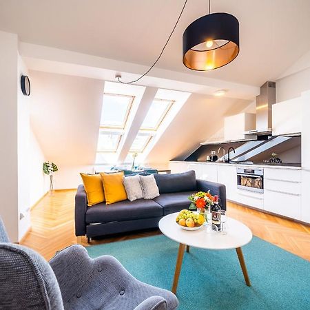 Luxurious Woodrow Wilson Apt In Prague Centre Exterior foto